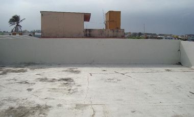 Casa con local en venta ubicada en Francisco Tellez, Col. Pto México, en Coatzacoalcos, Veracruz.