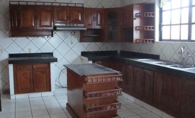 Casa con local en venta ubicada en Francisco Tellez, Col. Pto México, en Coatzacoalcos, Veracruz.