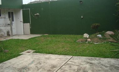 Casa con local en venta ubicada en Francisco Tellez, Col. Pto México, en Coatzacoalcos, Veracruz.