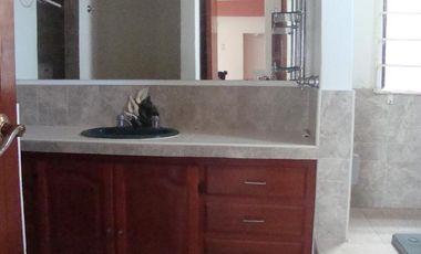 Casa con local en venta ubicada en Francisco Tellez, Col. Pto México, en Coatzacoalcos, Veracruz.