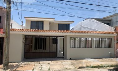 Casa en venta ubicada en calle Ignacio Ramírez, Col. Vistalmar, en Coatzacoalcos, Veracruz.