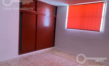 Casa en venta ubicada en calle Ignacio Ramírez, Col. Vistalmar, en Coatzacoalcos, Veracruz.