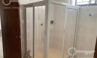 Casa en venta ubicada en calle Ignacio Ramírez, Col. Vistalmar, en Coatzacoalcos, Veracruz.