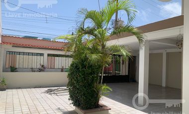 Casa en venta ubicada en calle Ignacio Ramírez, Col. Vistalmar, en Coatzacoalcos, Veracruz.