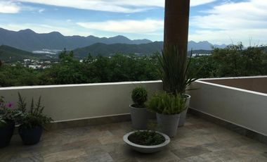 Casa - EN VENTA Rincón de las Montañas (Sierra Alta 8 Sector)