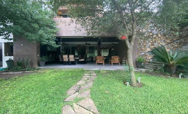 Casa - EN VENTA Rincón de las Montañas (Sierra Alta 8 Sector)