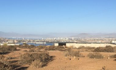 A 5 MINUTOS DE LA PLAYA Y 10 MINUTOS  DE CARRETERA  5 NORTE