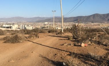 A 5 MINUTOS DE LA PLAYA Y 10 MINUTOS  DE CARRETERA  5 NORTE