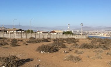 A 5 MINUTOS DE LA PLAYA Y 10 MINUTOS  DE CARRETERA  5 NORTE