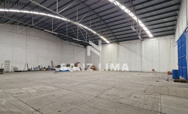 Carr. Celaya-Salvatierra: Excelente bodega, área de oficinas y estacionamiento.