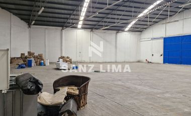 Carr. Celaya-Salvatierra: Excelente bodega, área de oficinas y estacionamiento.