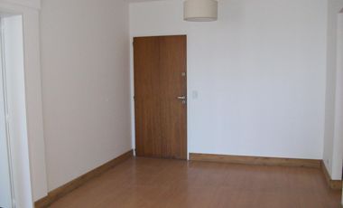 Departamento de dos ambientes con balcón  en torre, pileta y jardín perimetral.