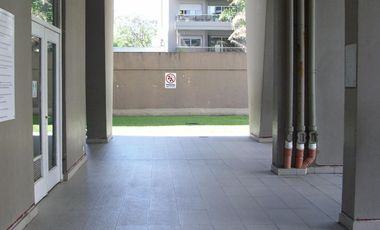 Departamento de dos ambientes con balcón  en torre, pileta y jardín perimetral.