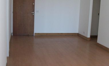 Departamento de dos ambientes con balcón  en torre, pileta y jardín perimetral.