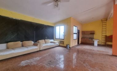 En Venta Echegaray gran oportunidad casa como terreno para remodelar