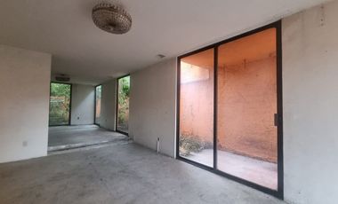 En Venta Echegaray gran oportunidad casa como terreno para remodelar
