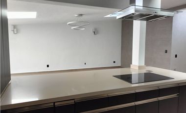 REESTRENA CÓMODA CASA EN SATELITE DE UN PISO EN CALLE CERRADA