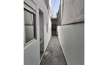 REESTRENA CÓMODA CASA EN SATELITE DE UN PISO EN CALLE CERRADA