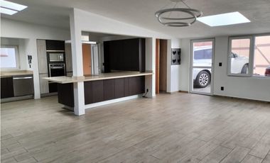 REESTRENA CÓMODA CASA EN SATELITE DE UN PISO EN CALLE CERRADA