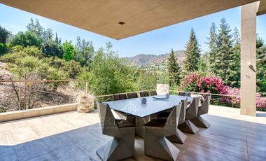 Gran Casa Mediterránea en Valle Escondido, Inmejorable Vista.