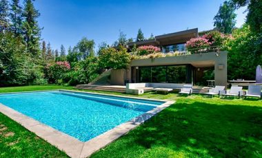 Gran Casa Mediterránea en Valle Escondido, Inmejorable Vista.