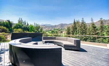 Gran Casa Mediterránea en Valle Escondido, Inmejorable Vista.