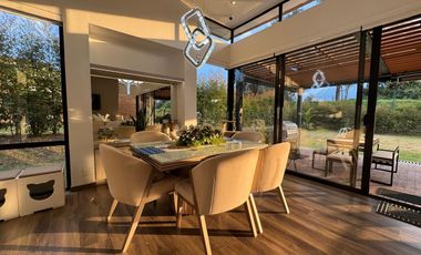 Venta Exclusiva: Moderna Casa de un Piso en Refugio del Valle, La Calera