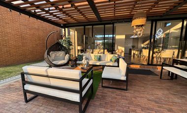 Venta Exclusiva: Moderna Casa de un Piso en Refugio del Valle, La Calera