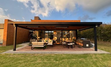 Venta Exclusiva: Moderna Casa de un Piso en Refugio del Valle, La Calera