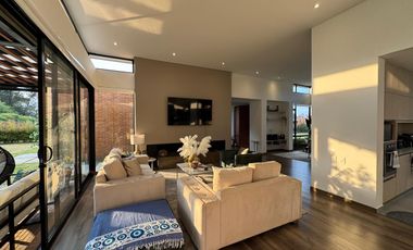 Venta Exclusiva: Moderna Casa de un Piso en Refugio del Valle, La Calera