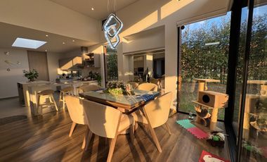 Venta Exclusiva: Moderna Casa de un Piso en Refugio del Valle, La Calera