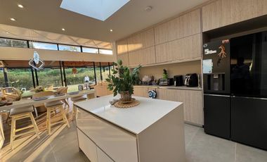 Venta Exclusiva: Moderna Casa de un Piso en Refugio del Valle, La Calera