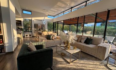 Venta Exclusiva: Moderna Casa de un Piso en Refugio del Valle, La Calera