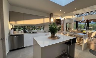 Venta Exclusiva: Moderna Casa de un Piso en Refugio del Valle, La Calera