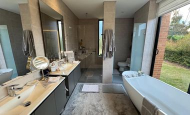 Venta Exclusiva: Moderna Casa de un Piso en Refugio del Valle, La Calera