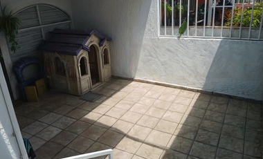 Casa en avenida principal con uso de suelo mixto