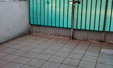 Casa en avenida principal con uso de suelo mixto