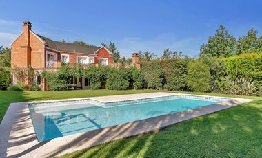 Casa en excelente ubicación a solo un puente del peaje