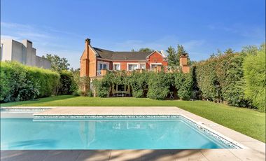 Casa en excelente ubicación a solo un puente del peaje