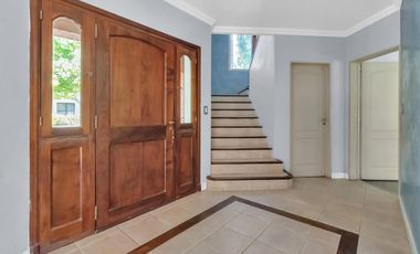 Casa en excelente ubicación a solo un puente del peaje