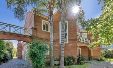 Casa en excelente ubicación a solo un puente del peaje