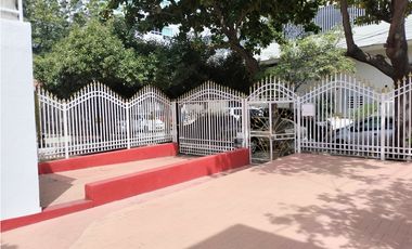 SE ARRIENDA CASA DE USO COMERCIAL CON APARTAESTUDIO ANEXO, SANTA MARTA