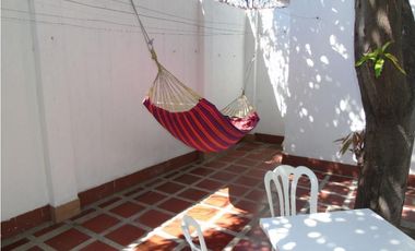 SE ARRIENDA CASA DE USO COMERCIAL CON APARTAESTUDIO ANEXO, SANTA MARTA