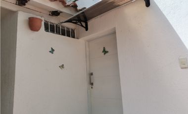 SE ARRIENDA CASA DE USO COMERCIAL CON APARTAESTUDIO ANEXO, SANTA MARTA