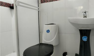 SE ARRIENDA CASA DE USO COMERCIAL CON APARTAESTUDIO ANEXO, SANTA MARTA