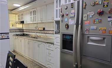 SE ARRIENDA CASA DE USO COMERCIAL CON APARTAESTUDIO ANEXO, SANTA MARTA