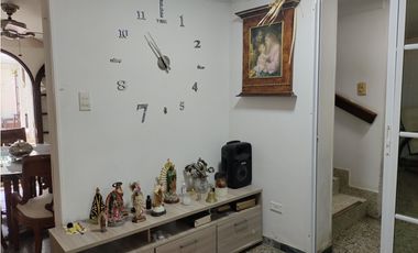 SE ARRIENDA CASA DE USO COMERCIAL CON APARTAESTUDIO ANEXO, SANTA MARTA