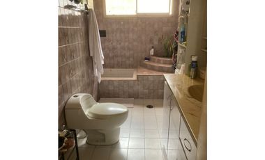 SE ARRIENDA CASA DE USO COMERCIAL CON APARTAESTUDIO ANEXO, SANTA MARTA