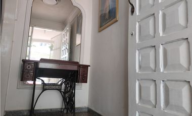 SE ARRIENDA CASA DE USO COMERCIAL CON APARTAESTUDIO ANEXO, SANTA MARTA