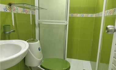 SE ARRIENDA CASA DE USO COMERCIAL CON APARTAESTUDIO ANEXO, SANTA MARTA